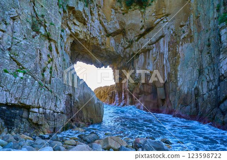 Hakusan Cave, a natural monument at Cape Ashizuri in Tosashimizu, Kochi Prefecture Hakusan Cave, a natural monument at Cape Ashizuri in Tosashimizu, Kochi Prefecture 123598722