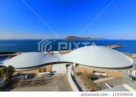 [Kagawa Prefecture] Sunport Takamatsu (Anabuki Arena Kagawa) on a clear day 123599026