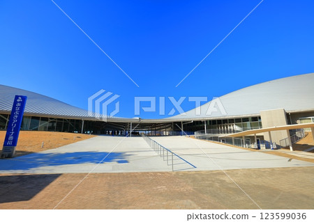 [Kagawa Prefecture] Sunport Takamatsu (Anabuki Arena Kagawa) on a clear day 123599036