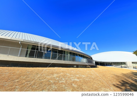 [Kagawa Prefecture] Sunport Takamatsu (Anabuki Arena Kagawa) on a clear day 123599046