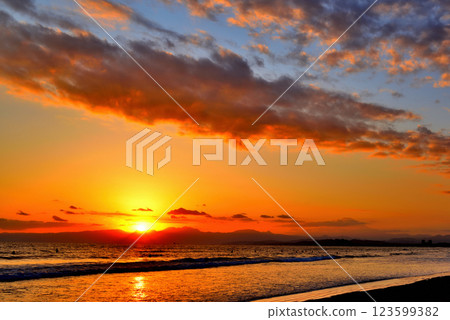 Evening view of Mt. Fuji from Nishihama and Kugenuma Beach in Katase Enoshima 123599382