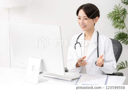 Female doctor online Female doctor online 123599508