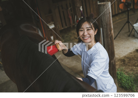 馬 馬兒 女生 123599706