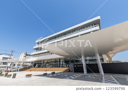 Onomichi City Hall in fine weather, Onomichi City, Hiroshima Prefecture 123599798