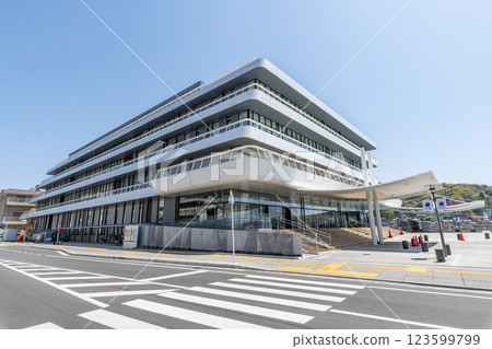 廣島縣尾道市天氣晴朗的尾道市政府 123599799