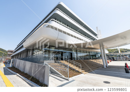 Onomichi City Hall in fine weather, Onomichi City, Hiroshima Prefecture 123599801