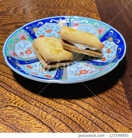 Moist raisin sandwich 123599891