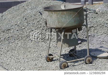 Small concrete mixer 123600294