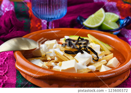 墨西哥菜 Sopa de Tortilla (Sopa Azteca) 123600372