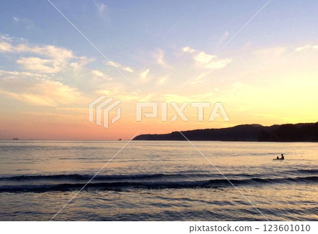 The sky, sea and beach dyed in scarlet The sky, sea and beach dyed in scarlet 123601010