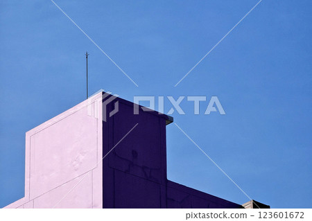Lightning Rod on Minimal Old Building with Blue Sky Background. 123601672