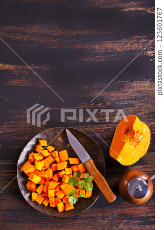 raw pumpkin, fresh pumpkin on plate 123601767