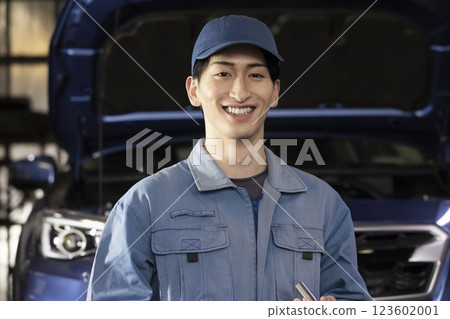 A man maintaining a car 123602001
