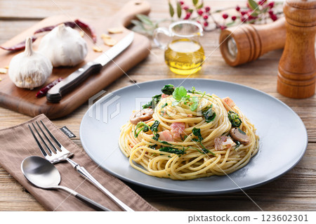 Spicy and spicy! Watercress and bacon peperoncino pasta 123602301