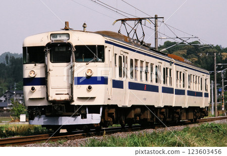 717 series train near Nakayamaka Station on the Nippō Main Line in 2001 123603456