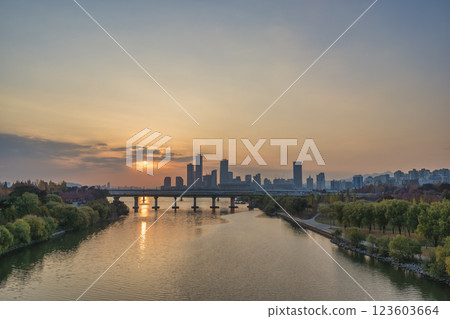 Seoul South Korea sunrise city skyline of skyscraper at Yeouido and Han River 123603664