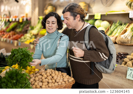 married couple chooses parsley 123604145