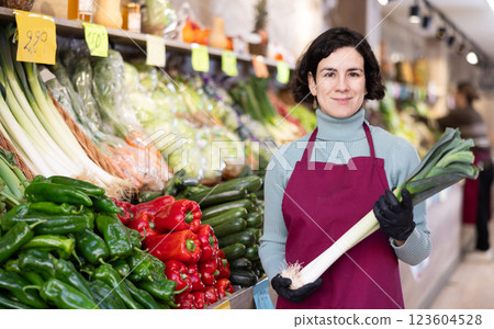 Woman presents fresh celery, best option of vegetables from local and imported producers 123604528