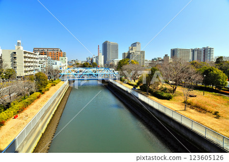 木場公園 / 從木場公園橋望向崎川橋（東京都江東區）[2025年3月] 123605126