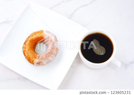 Enjoy a coffee break with sugar-coated old-fashioned donuts and freshly brewed coffee 123605231
