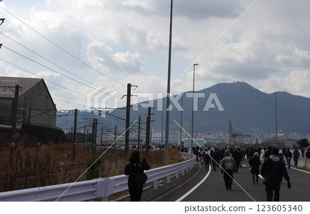 北九州都市高速5號線開通前，步行下山即可看到穗柱山 123605340