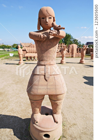 Falconer Haniwa (Reconstruction) from the Imashirozuka Tomb in Takatsuki, Osaka (Early Autumn) Falconer Haniwa (Reconstruction) from the Imashirozuka Tomb in Takatsuki, Osaka (Early Autumn) 123605600