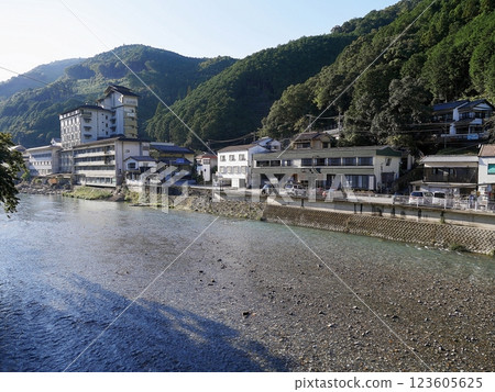 和歌山田邊川湯溫泉（深秋） 123605625