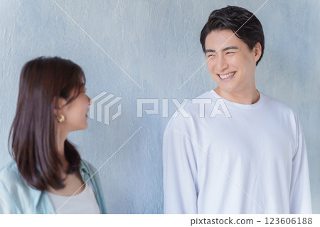 Smiling couple (blue background) 123606188
