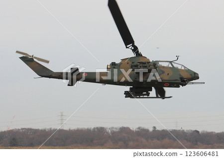 AH-1S 直升機攻擊敵方防線 123606481