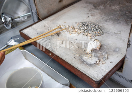 Dog funeral: remains of beloved dog 123606503