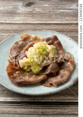 鹽蔥烤豬舌 123606588