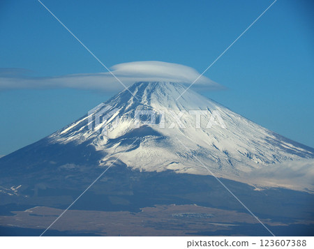 從靜岡縣十國山口眺望富士山 123607388