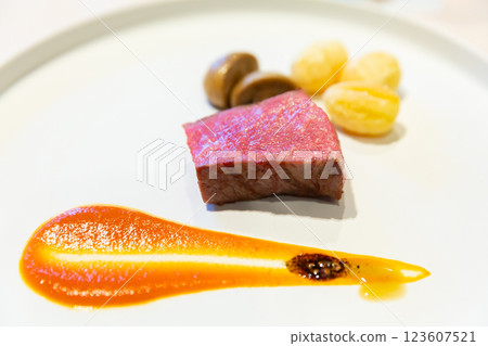 Plate of grilled beef steaks and sauce 123607521