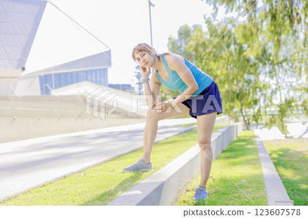 高級女性慢跑 123607578