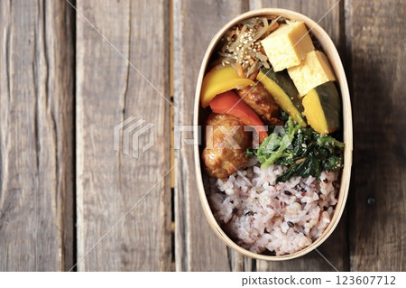 Japanese style bento box with 16 grain rice - handmade bento 123607712