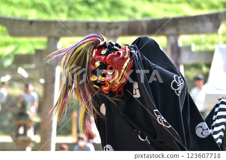 Lion Dance Kobe City Intangible Cultural Heritage Kagura Lion of Minamisooo 123607718