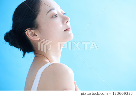 Young woman healthy skin care portrait 123609353