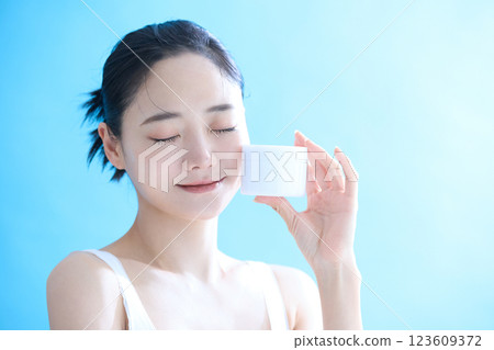 年輕女性健康皮膚護理肖像 123609372