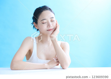 年輕女性健康皮膚護理肖像 123609390