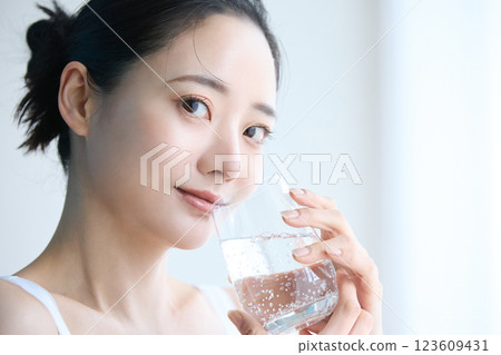 Young woman healthy skin care portrait 123609431