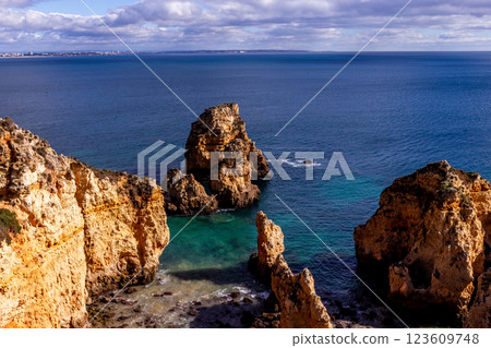 Ponta da Piedade cliffs, Algarve, Portugal 123609748