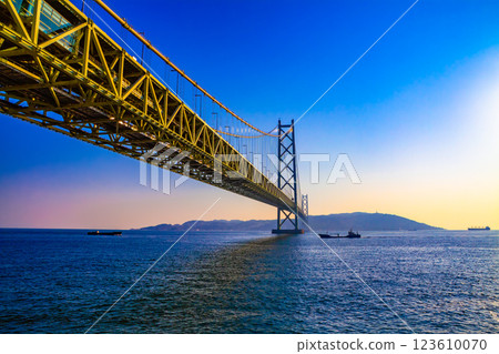 Akashi Kaikyo Bridge 123610070
