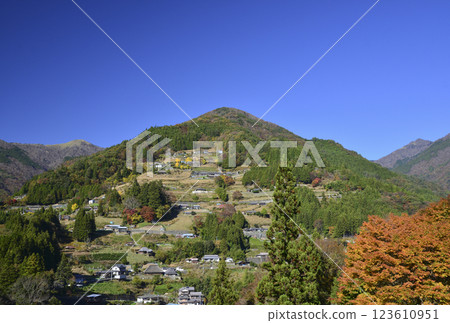 落合村的秋景 123610951