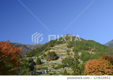 Ochiai village dyed in autumn colors 123610952