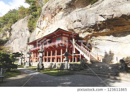 位於懸崖底部洞穴中的達谷岩屋毗沙門堂 123611865