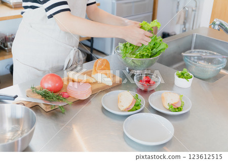 Young woman standing in the kitchen 123612515