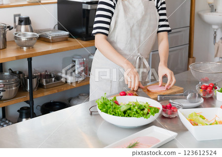 Young woman standing in the kitchen 123612524