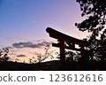 黃昏時的箱根神社鳥居 123612616