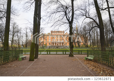 View of the Mikhailovsky Castle of the 18th century from Alexander Park in autumn 123612871