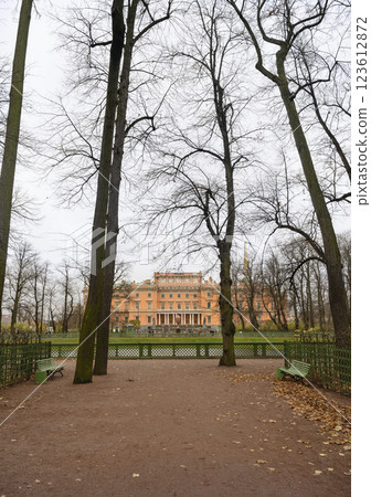 View of the Mikhailovsky Castle of the 18th century from Alexander Park in autumn 123612872